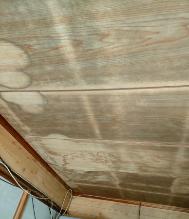 天井の雨染み　瓦屋根調査